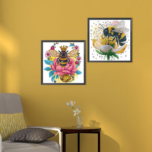 Bee Collecting Pollen 30*30CM (canvas) Partial Special-Shaped Drill Diamond Painting