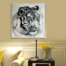 Load image into Gallery viewer, Tiger 30x30cm(canvas) full round drill diamond painting
