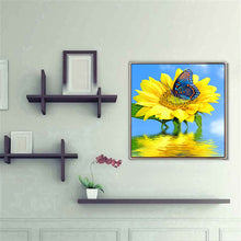 Load image into Gallery viewer, Sunflower Butterfly 45*45CM (canvas) Full Round Drill Diamond Painting
